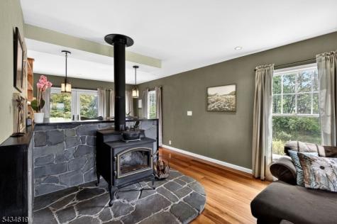 70 Crab Apple Hill Road Holland NJ 08848