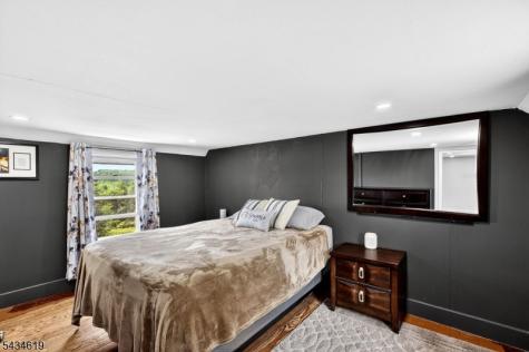 70 Crab Apple Hill Road Holland NJ 08848