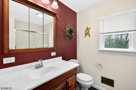 70 Crab Apple Hill Road Holland NJ 08848