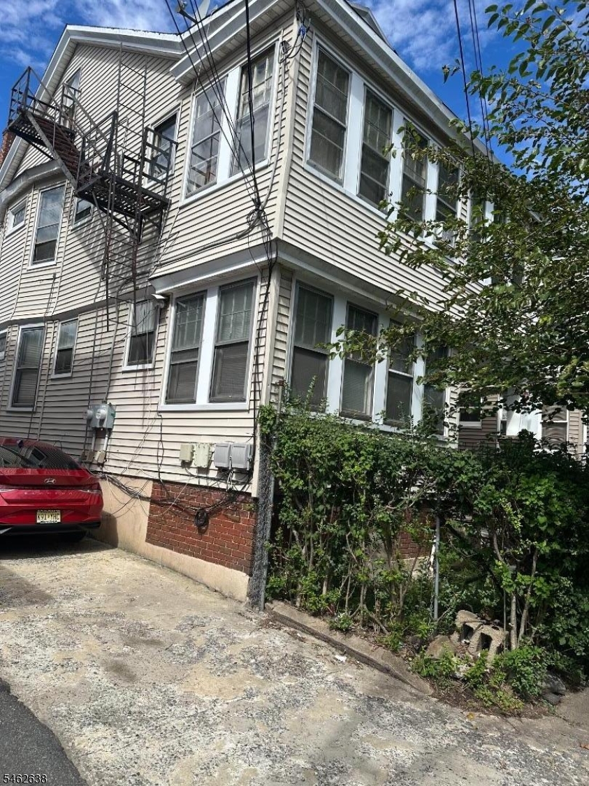 163 Brookside Avenue Irvington NJ 07111