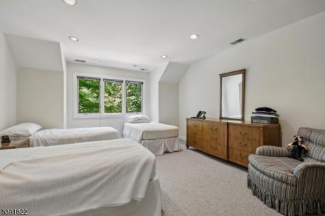 830 W Shore Drive Kinnelon NJ 07405