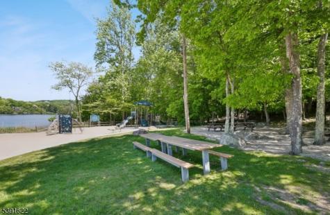 830 W Shore Drive Kinnelon NJ 07405