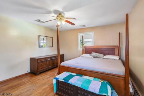 844 Lakeshore Drive Aberdeen NJ 07735