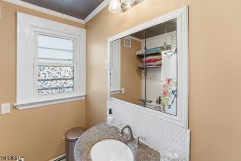 209 Floral Street Roselle NJ 07203