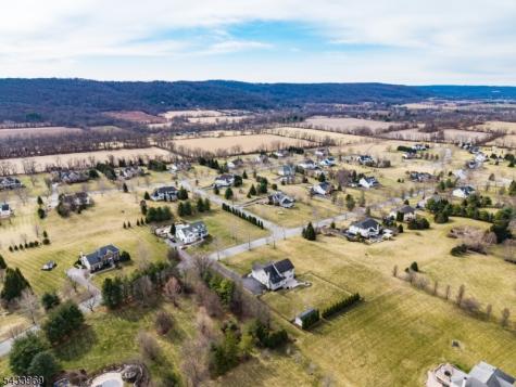 16 Steeplechase Lane Franklin NJ 08802