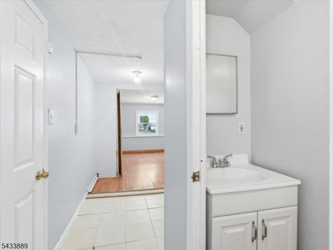 27 Carolyn Road Belleville NJ 07109