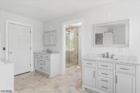 15 Spring Hunter Court Green NJ 07821