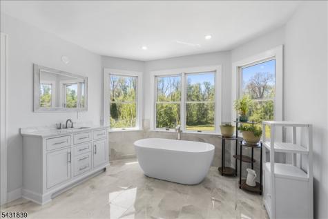 15 Spring Hunter Court Green NJ 07821
