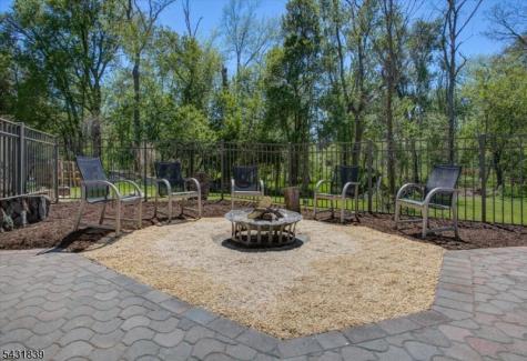 15 Spring Hunter Court Green NJ 07821