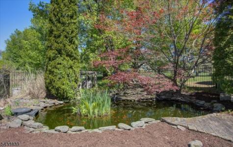 15 Spring Hunter Court Green NJ 07821