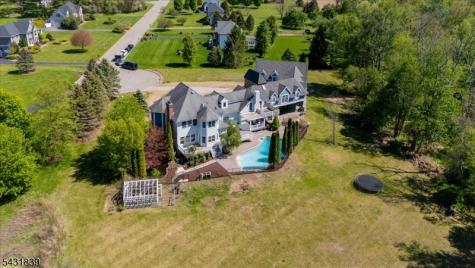 15 Spring Hunter Court Green NJ 07821