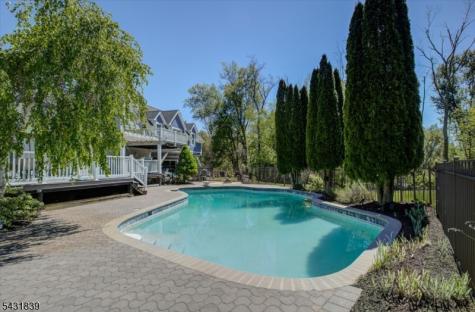 15 Spring Hunter Court Green NJ 07821