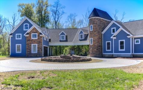 15 Spring Hunter Court Green NJ 07821