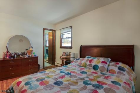 5 Elizabeth Court Edison NJ 08817