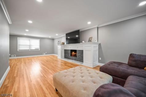 34 Brookside Circle Marlboro NJ 07746
