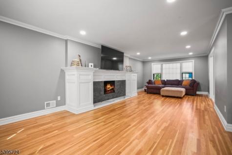 34 Brookside Circle Marlboro NJ 07746