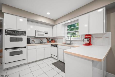 34 Brookside Circle Marlboro NJ 07746