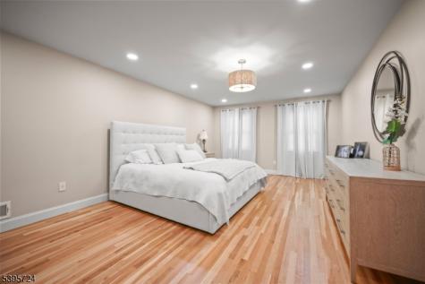 34 Brookside Circle Marlboro NJ 07746