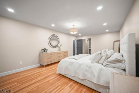 34 Brookside Circle Marlboro NJ 07746