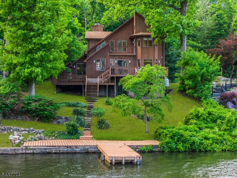 209 Squaw Trail Hopatcong NJ 07821