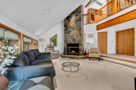 209 Squaw Trail Hopatcong NJ 07821