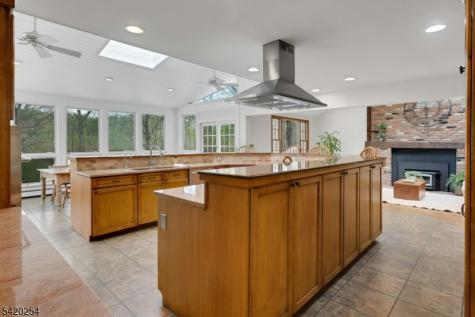 94 Brook Drive Watchung NJ 07069