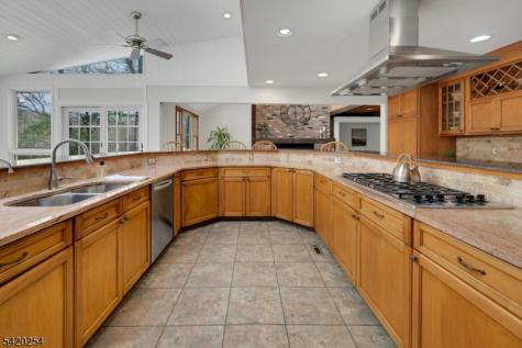 94 Brook Drive Watchung NJ 07069