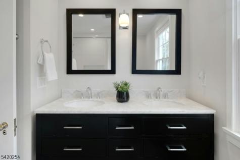 94 Brook Drive Watchung NJ 07069