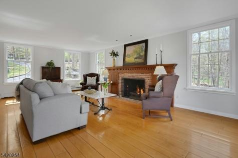 94 Brook Drive Watchung NJ 07069