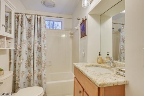 8 Adelphi Court Edison NJ 08837