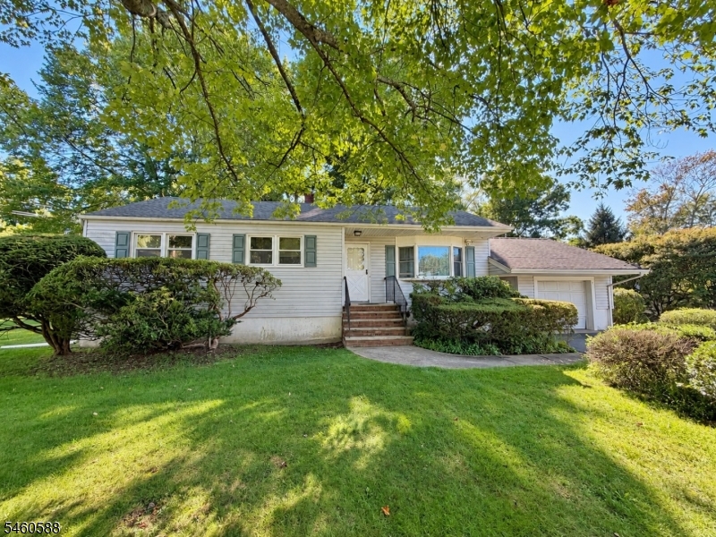 17 Moosepac Lane Jefferson NJ 07438