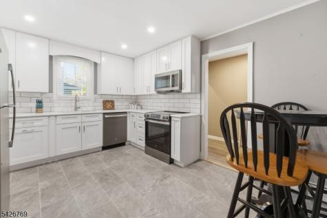 21 Beaver Avenue Clinton NJ 08801