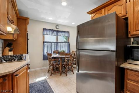 27 W James Place Woodbridge NJ 08830