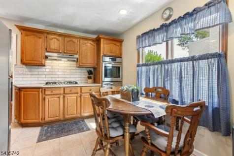 27 W James Place Woodbridge NJ 08830
