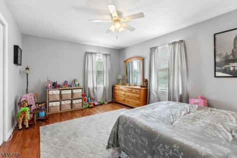 27 W James Place Woodbridge NJ 08830