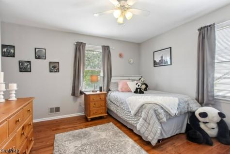 27 W James Place Woodbridge NJ 08830