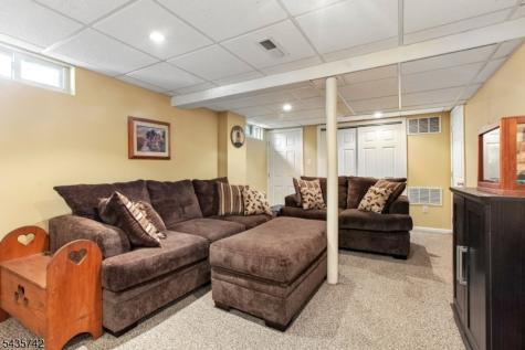 27 W James Place Woodbridge NJ 08830
