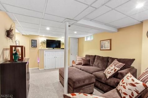 27 W James Place Woodbridge NJ 08830