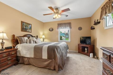 27 W James Place Woodbridge NJ 08830
