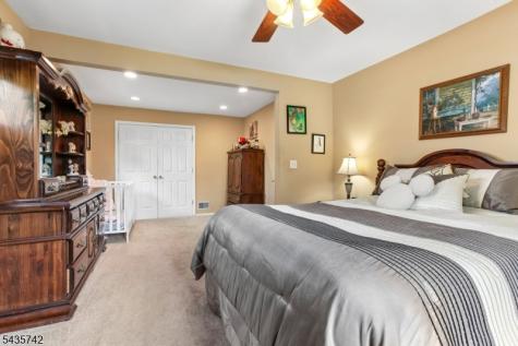 27 W James Place Woodbridge NJ 08830