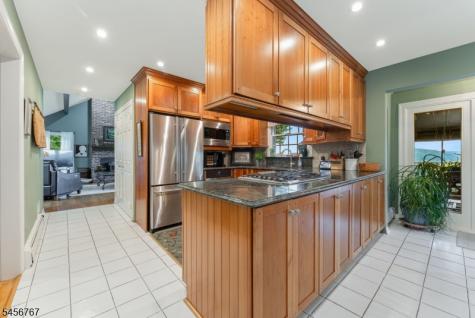 90 Old Farm Road Holland NJ 08848