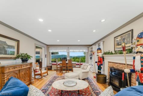 90 Old Farm Road Holland NJ 08848
