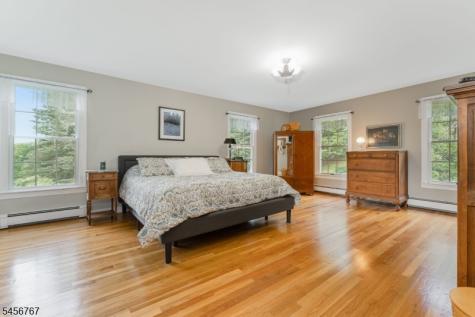 90 Old Farm Road Holland NJ 08848