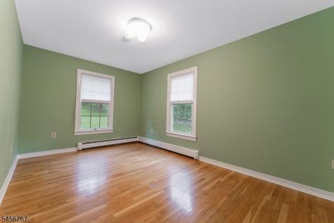 90 Old Farm Road Holland NJ 08848
