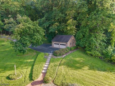 90 Old Farm Road Holland NJ 08848