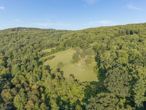 90 Old Farm Road Holland NJ 08848
