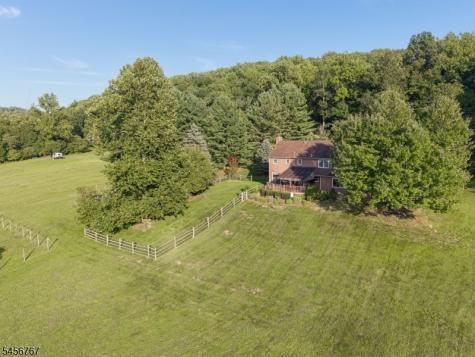 90 Old Farm Road Holland NJ 08848