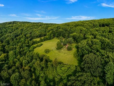 90 Old Farm Road Holland NJ 08848
