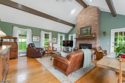 90 Old Farm Road Holland NJ 08848