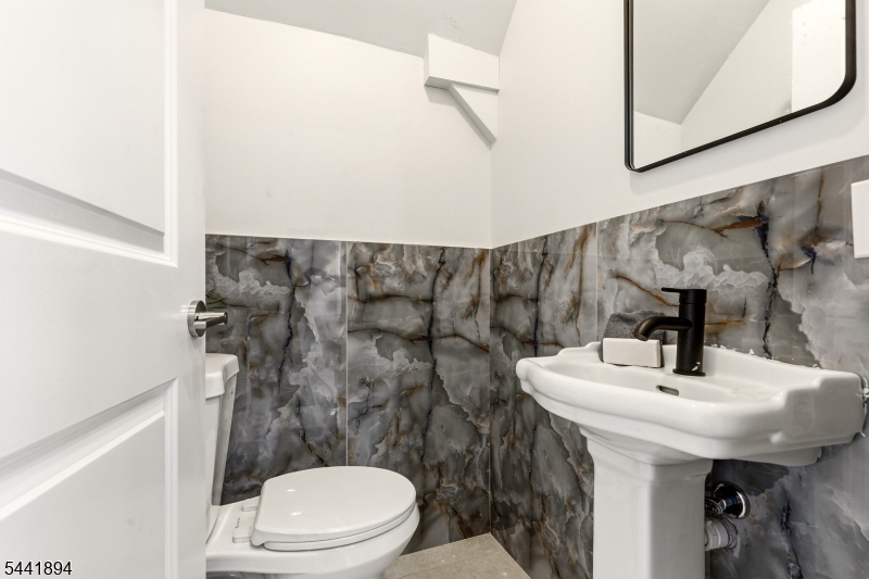 44 Fabyan Place Newark NJ 07108